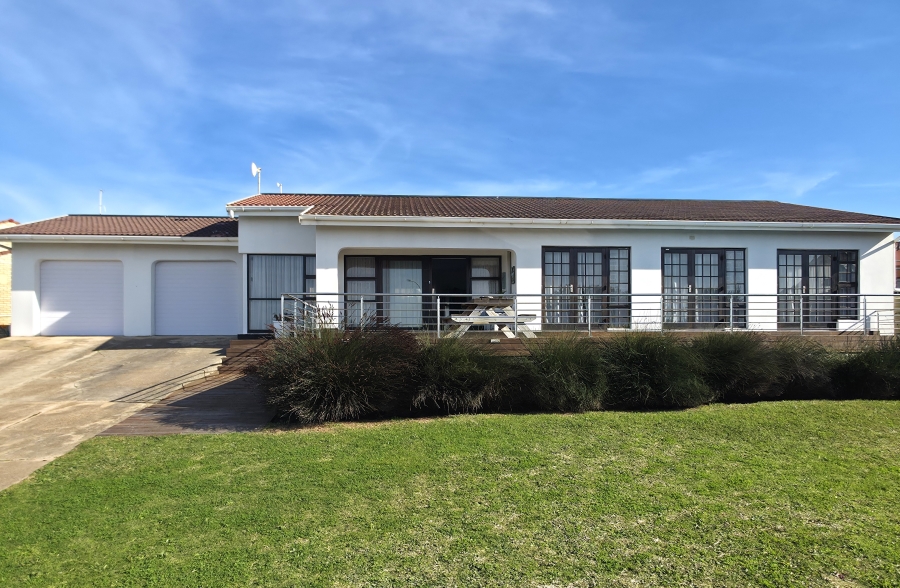 3 Bedroom Property for Sale in Wavecrest Eastern Cape